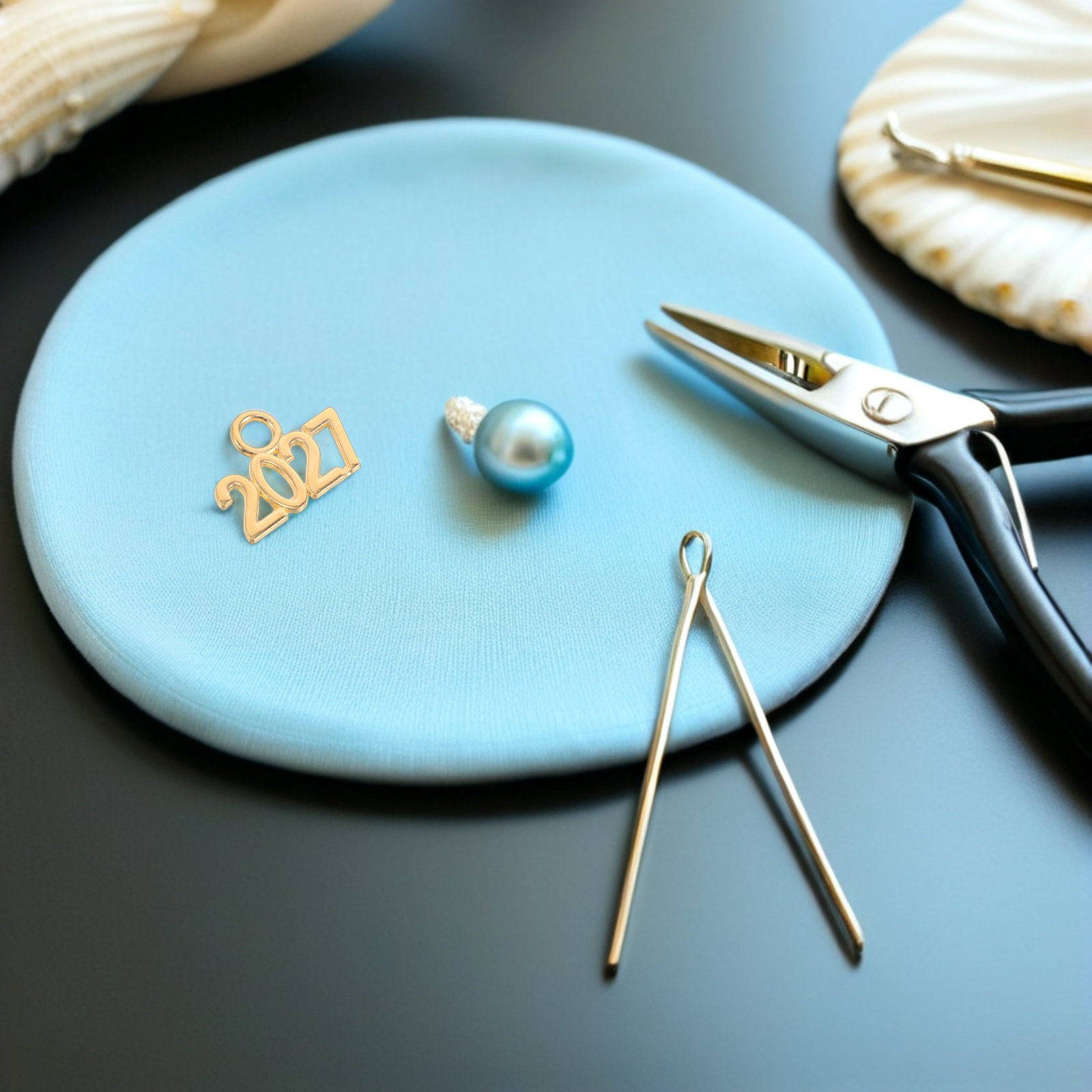 Jewelry Making Event - 50個入り、合金製のペンダント、黒色のエナメル加工、数字チャーム。アクセサリー作り、卒業祝い、2027年記念、工芸品、ホリデーイベントの装飾に。
